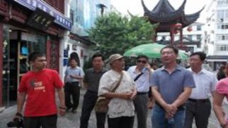 集團(tuán)董事長應(yīng)邀參觀上海市“七寶老街”